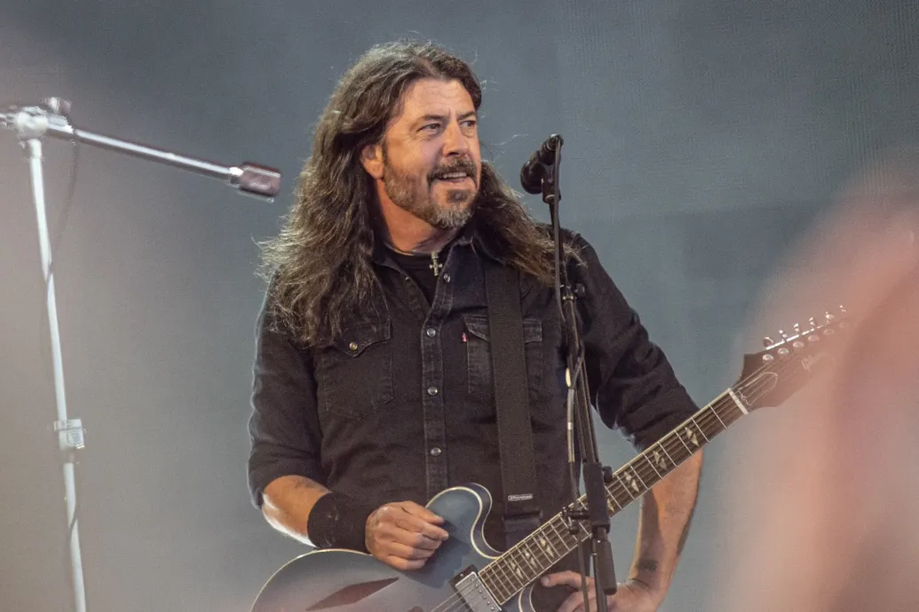 Dave Grohl saját maga jelentette be, hogy házasságon kívüli gyereke született