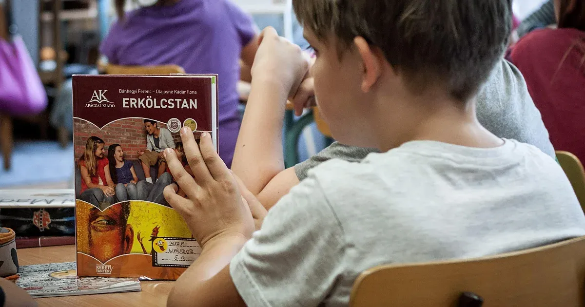 Még több pénzt szán az állam a hittan- és erkölcsoktatásra