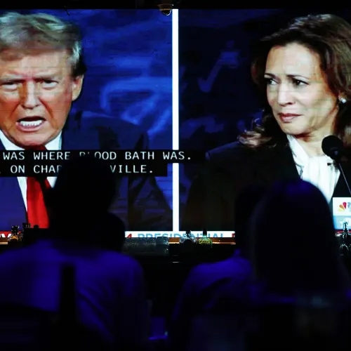 Kamala Harris labdába sem rúgott Donald Trump ellen – legalábbis a hamis állítások terén