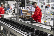 Felébredt szendergéséből a Volkswagen, és ezt a győri Audi is megérzi
