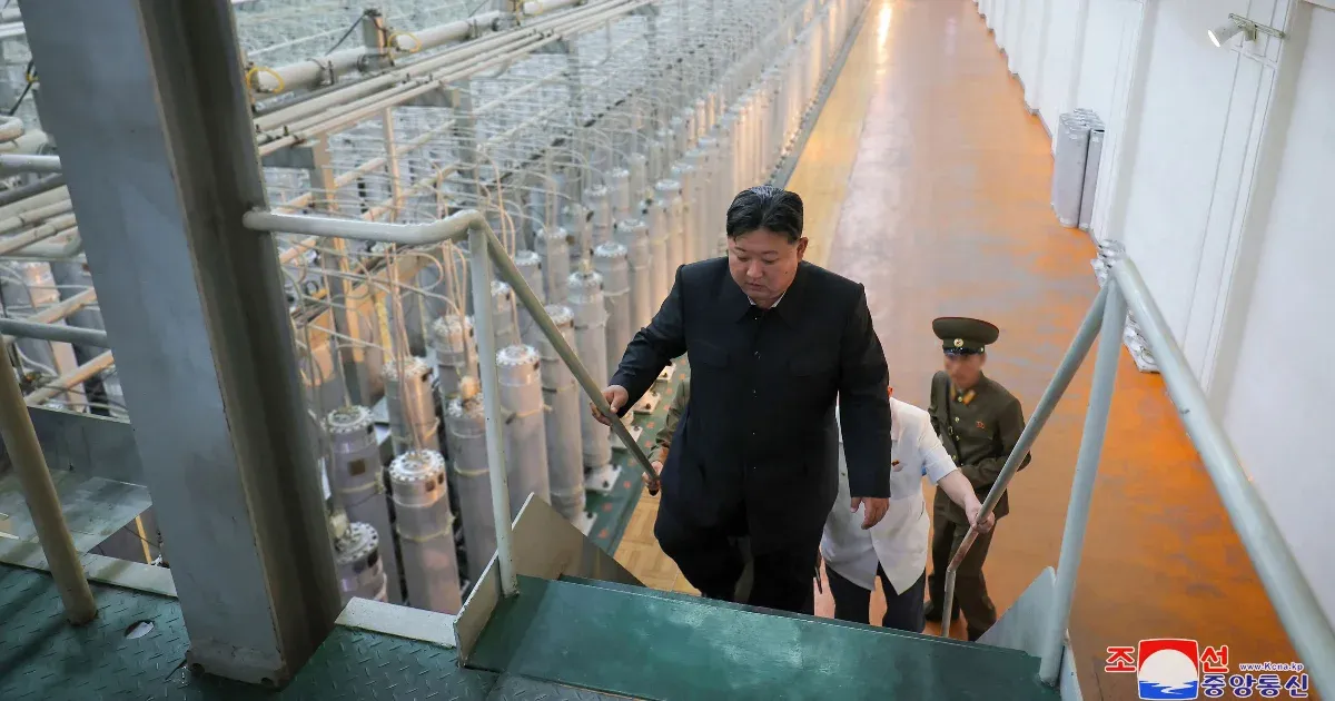 Egy észak-koreai urándúsítóban járt Kim Dzsongun, fotó is készült