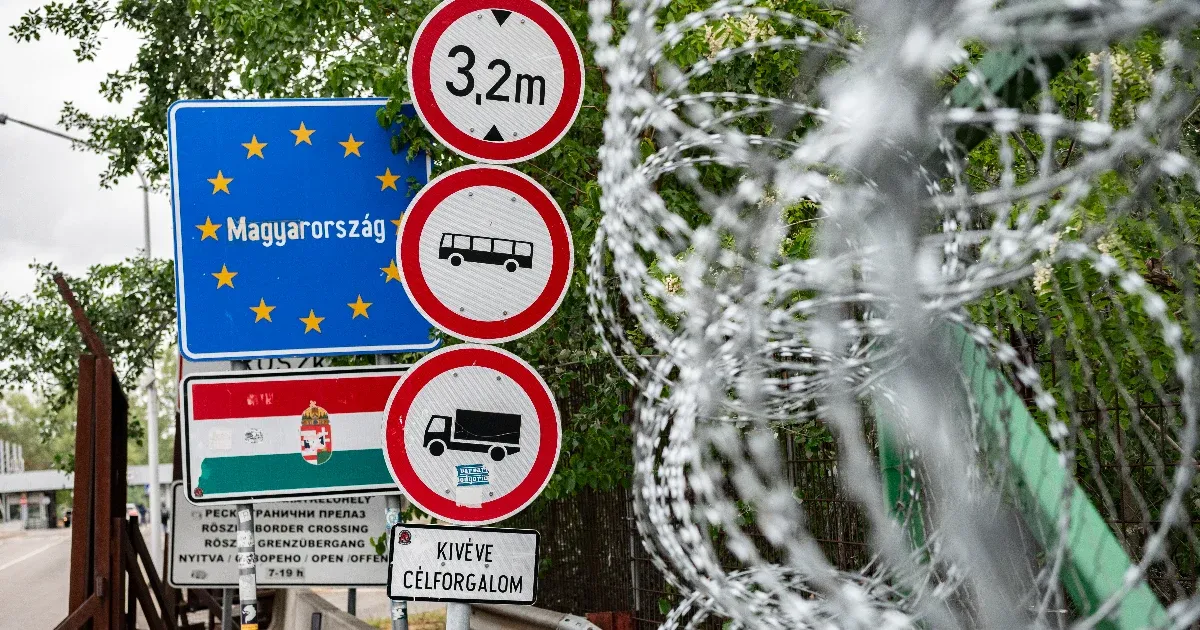 Négy napon át éheztettek a röszkei tranzitzónában egy nőt és 20 éves gyerekét, akik most pert nyertek a magyar állam ellen