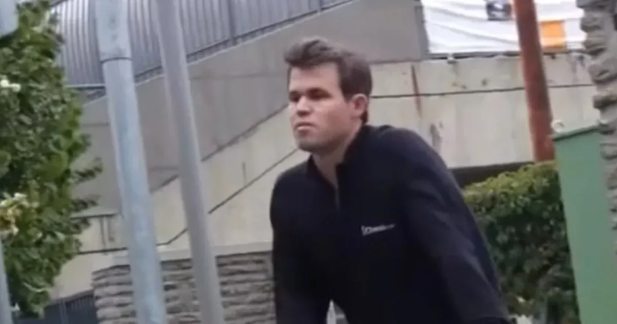 Bubival érkezett meg a sakkolimpiára Magnus Carlsen világbajnok norvég sakkozó