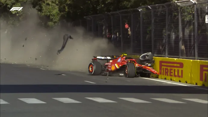 Carlos Sainz és Sergio Pérez balesete az utolsó előtti körben – Fotó: Formula One / X