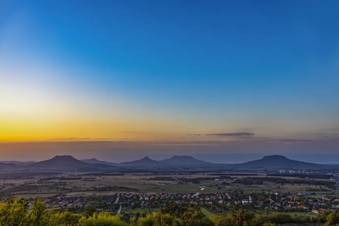 Térségi látkép, tanúhegyek – Fotó: Veszprém-Balaton 2023 Zrt.