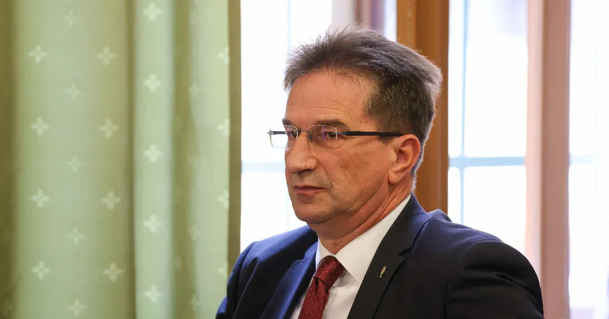 Visszakapta Völner Pál családja a korábban lefoglalt autókat, köztük egy Porschét és egy Lexust is