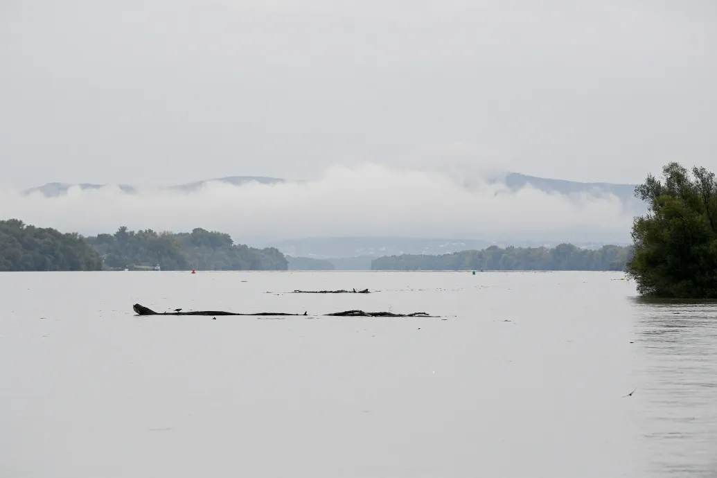 Az évtized árvize közelít Budapesthez, harmadfokú a készültség, Orbán összehívta az operatív törzset