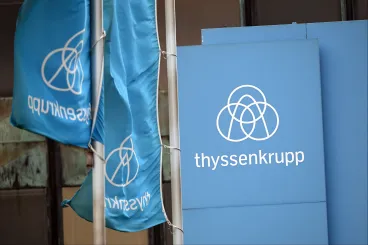 Zaklatás, munkahelyi megalázások és egy macsó belső kör – hónapok óta folyik a vizsgálat a Thyssenkruppnál több tucat munkavállaló panasza alapján