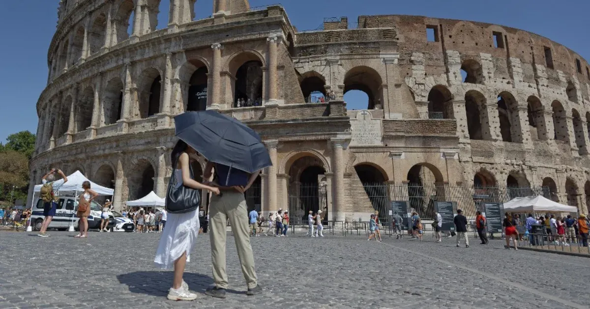Tarthatatlanná vált a helyzet a turisták miatt, jövő évtől speciális adót vezetnének be Rómában