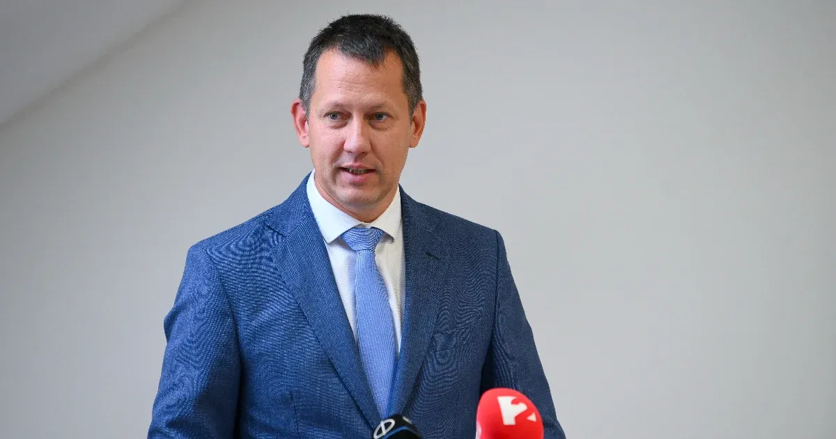 Fülöp Attila: Jobb, hogy önként távozott, aki nem írta alá a kifogástalan életvitelről szóló adatlapot