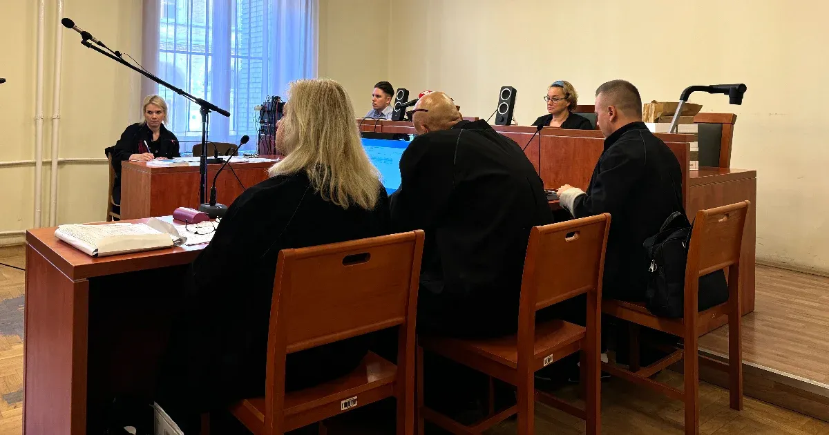 Sírva vallotta a bíróságon az embercsempész, hogy fenyegetés hatására lőtt rá a rendőrökre