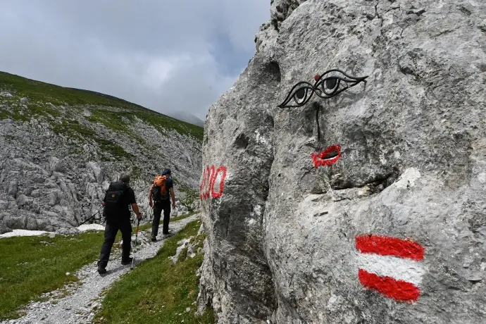 A Graf-Meran-steig, a Schiestlhaus és egy kőszáli kecske – Fotó: Székely Renáta és Tenczer Gábor / Telex