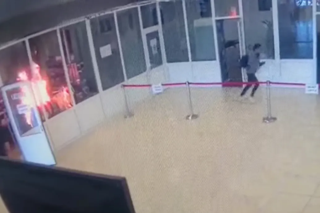 Ismeretlen férfi gyújtogatott a bukaresti parlamentben