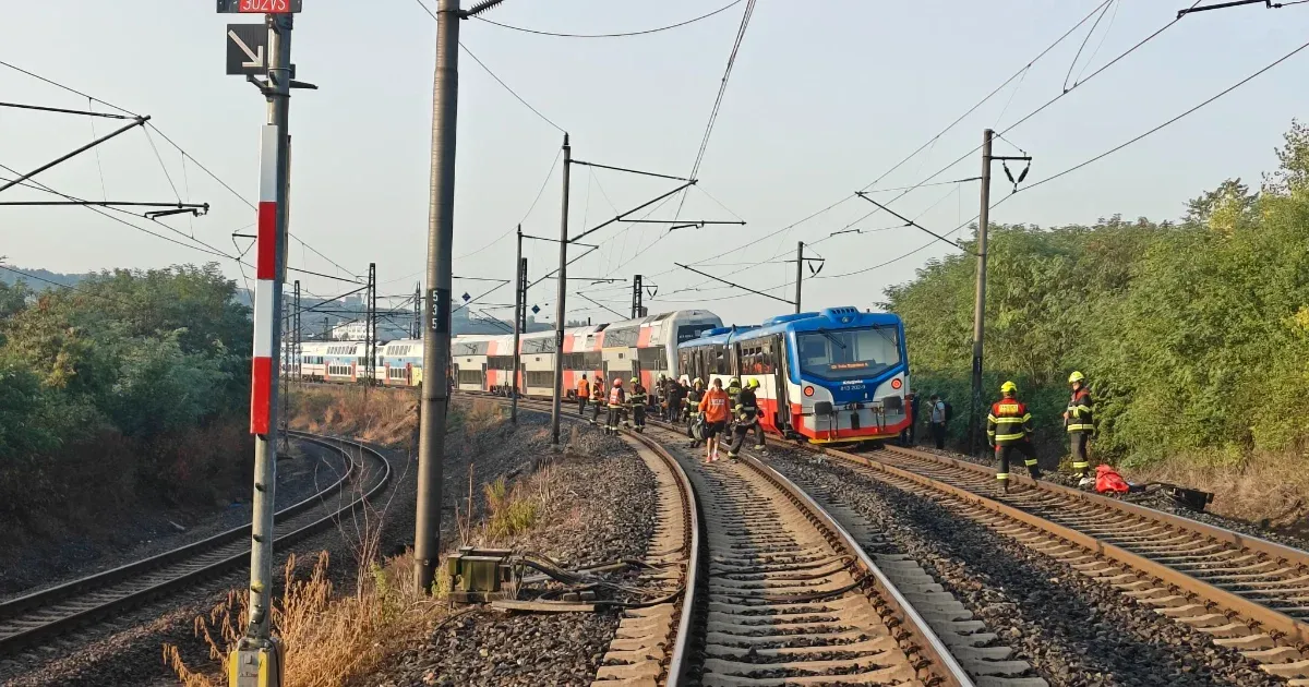 Személyvonatok ütköztek Prágában, többtucatnyian megsérültek