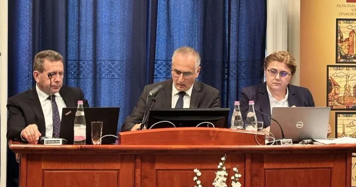 Mosonmagyaróváron a szolgálati autót mentették ki a távozó polgármesternek, Győrben két szobrot rendeltek az utolsó pillanatban