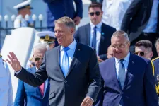 Törvénymódosítást javasol a PNL, hogy Iohannis indulhasson a párt választási listáján