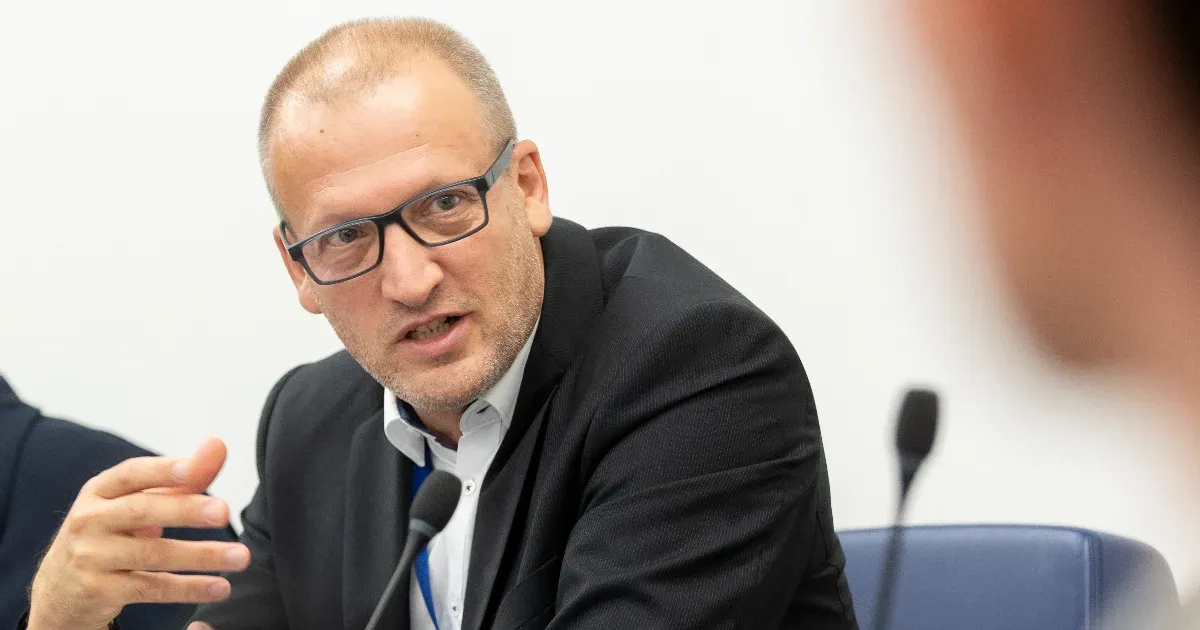 A Tisza EP-küldöttségének vezetője szerint már októberben pótolhatják a vitát Orbánnal