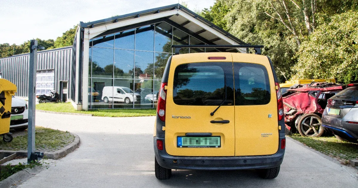 17 millió forintra becsülték az elektromos Renault javítását, aztán máshol megcsinálták 203 ezerért