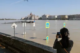 Ellepte a fővárosi partszakaszokat a Duna: nézze meg, hogy néz ki most a pesti és a budai rakpart