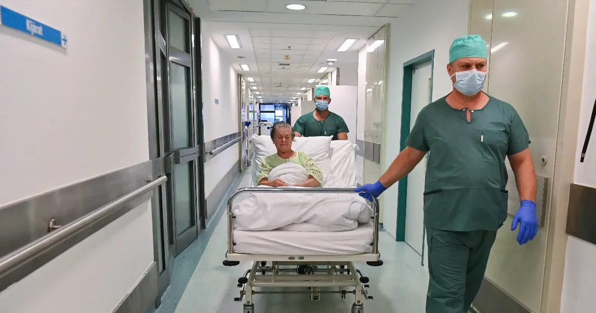 Rétvári: Egy hónap alatt 191 műtét maradt el a klímahibák miatt