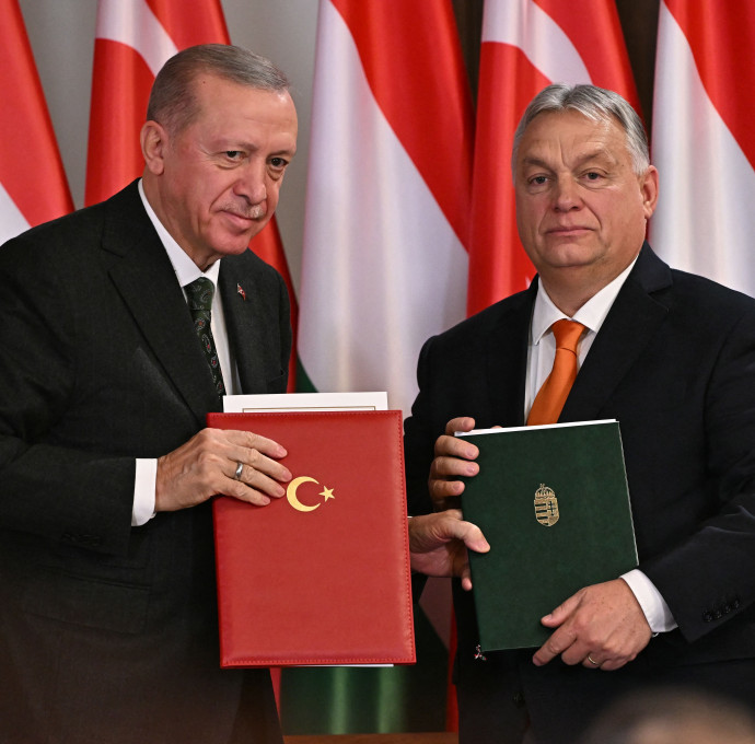 Jól ismert és nem különösebben sikeres receptet követ a magyar külpolitika