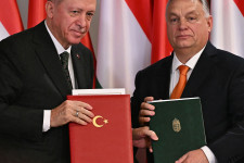 Jól ismert és nem különösebben sikeres receptet követ a magyar külpolitika