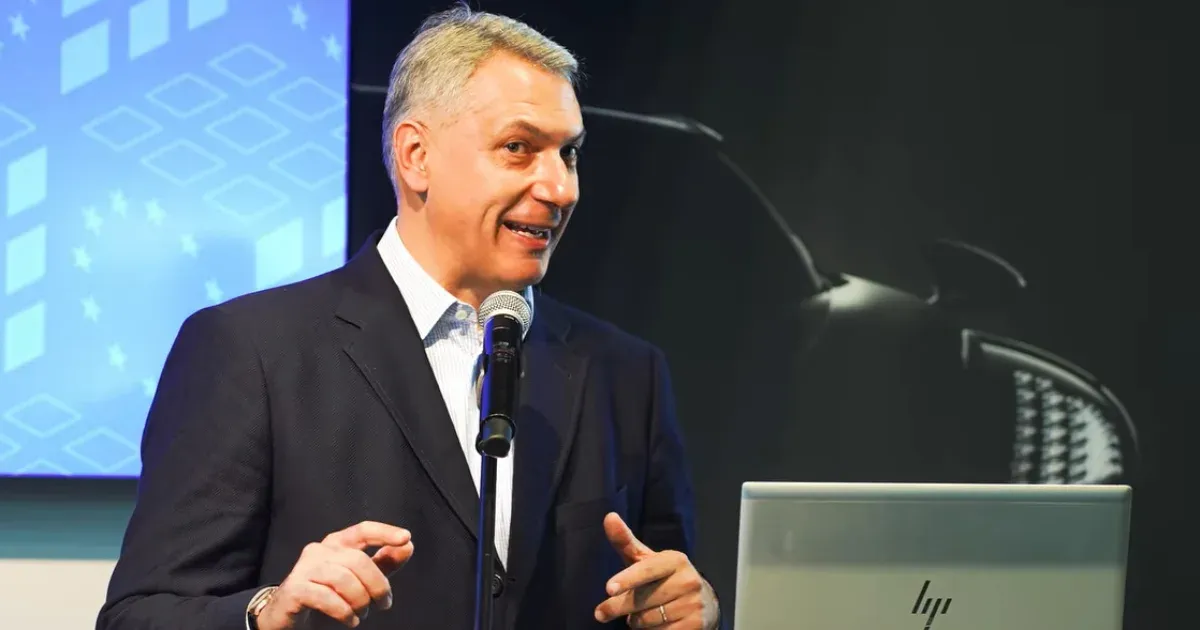 Lázár: Most kiderül, hogy akik a közlekedést Európában vezetik, azok egyáltalán tudnak-e vezetni