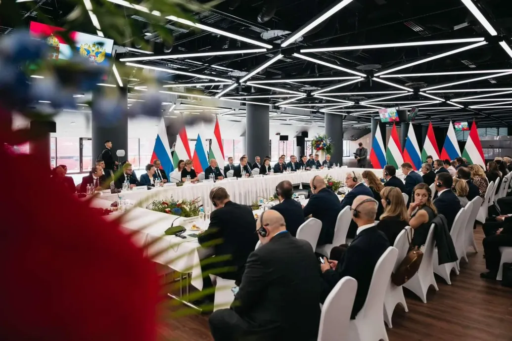 Az árvíz miatt Szijjártó a Puskás Arénában rendezett magyar-orosz bizottsági ülést és üzleti fórumot