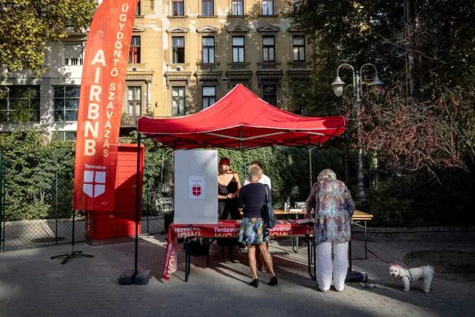 Szavazóhely Terézvárosban a szavazás idején – Fotó: Képszerkesztőség / Terezváros Önkormányzata