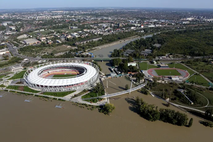 A Kopaszi-gát és az atlétikai stadion Csepel északi részén – Fotó: Sztraka Ferenc 