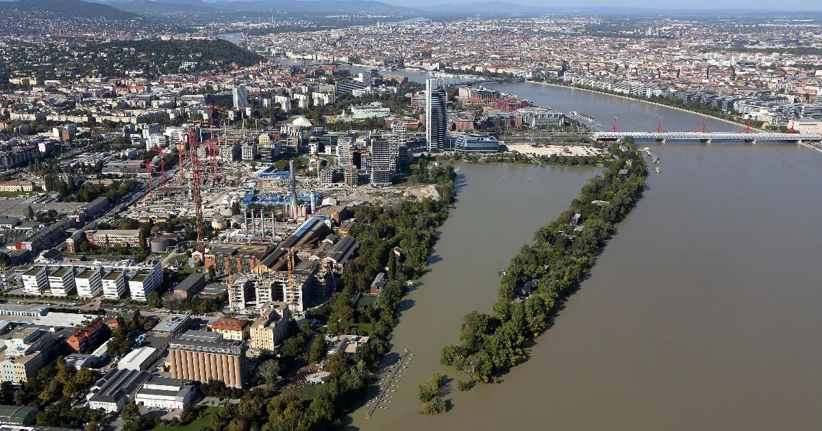 A budapesti árvíz a levegőből