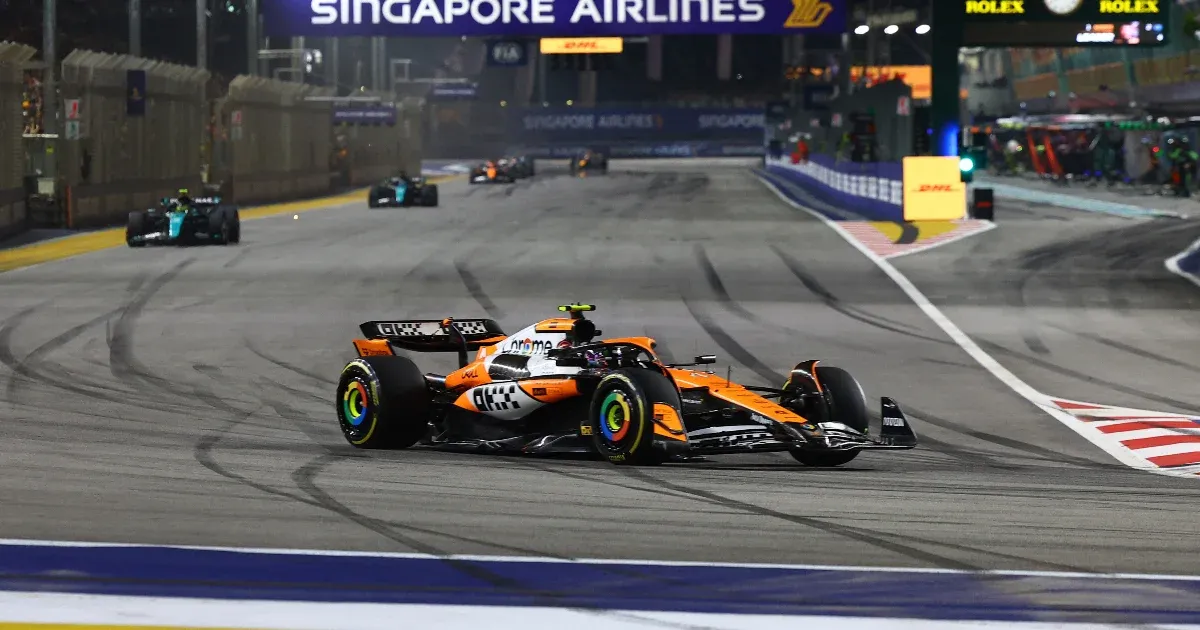 Norris hatalmas fölénnyel nyerte a Szingapúri Nagydíjat, élesedik a vb-harc közte és Verstappen között