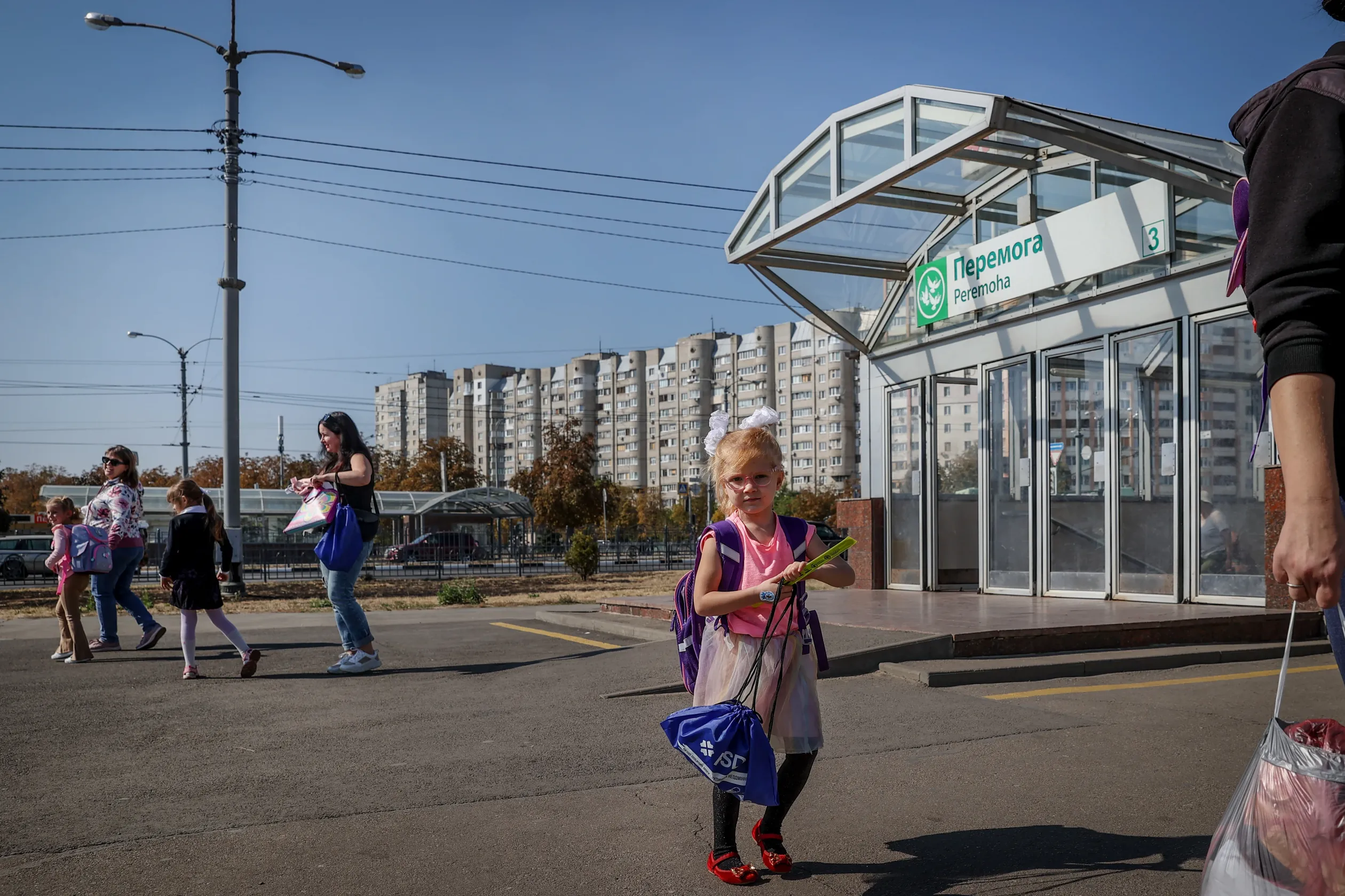 Fotó: Lejárat az iskolához a metró lépcsőjén – Huszti István / Telex