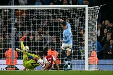 98. percben lőtt góllal egyenlített 2-2-re a Manchester City az Arsenallal szemben