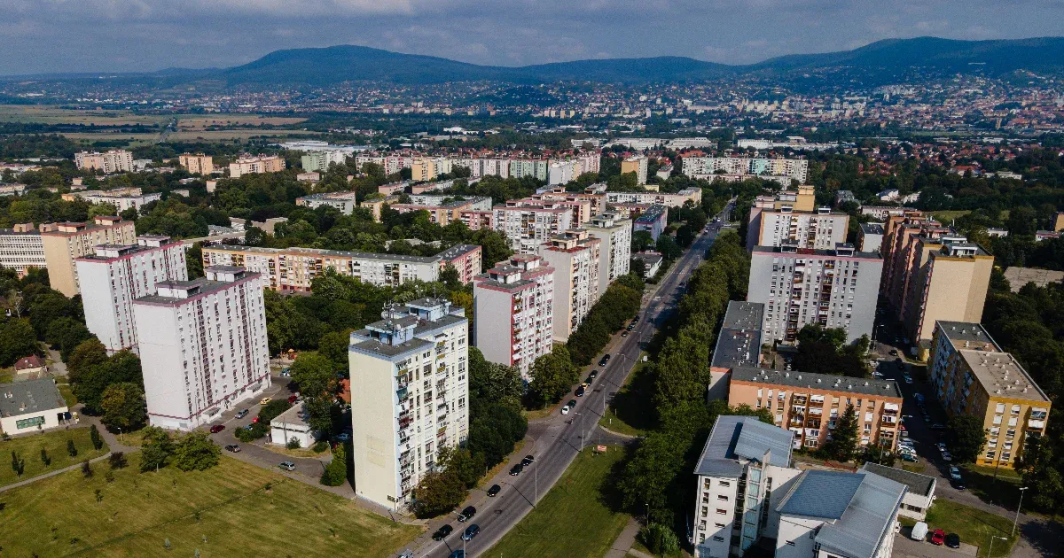 Pécsi lakótelepen szaladt nagy pofonba a Fidesz