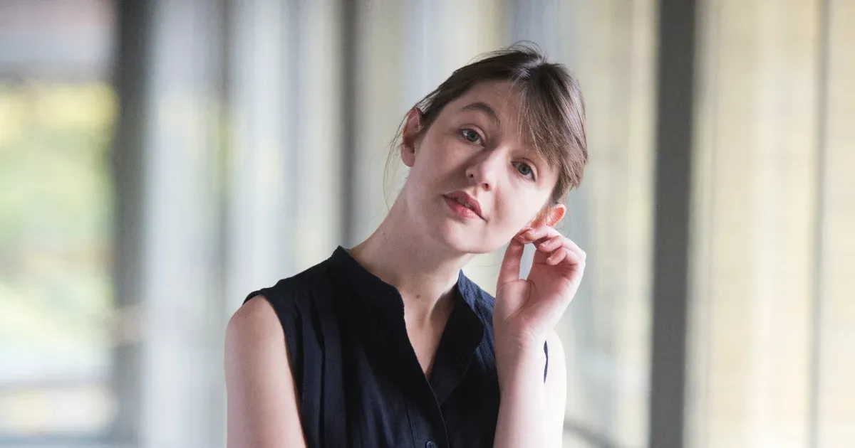 Sally Rooney: A regényformát bizonyos értelemben mindig is a szex és a pénz mozgatta