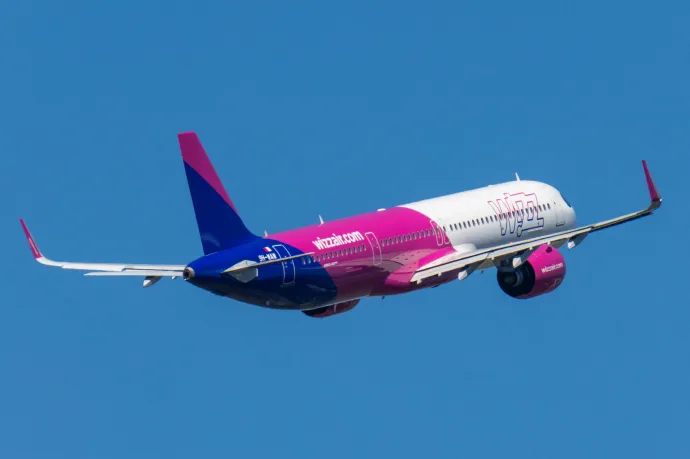 Fél nap várakozás után törölte a Wizz Air budapesti járatát, sokan a montenegrói reptéren éjszakáztak