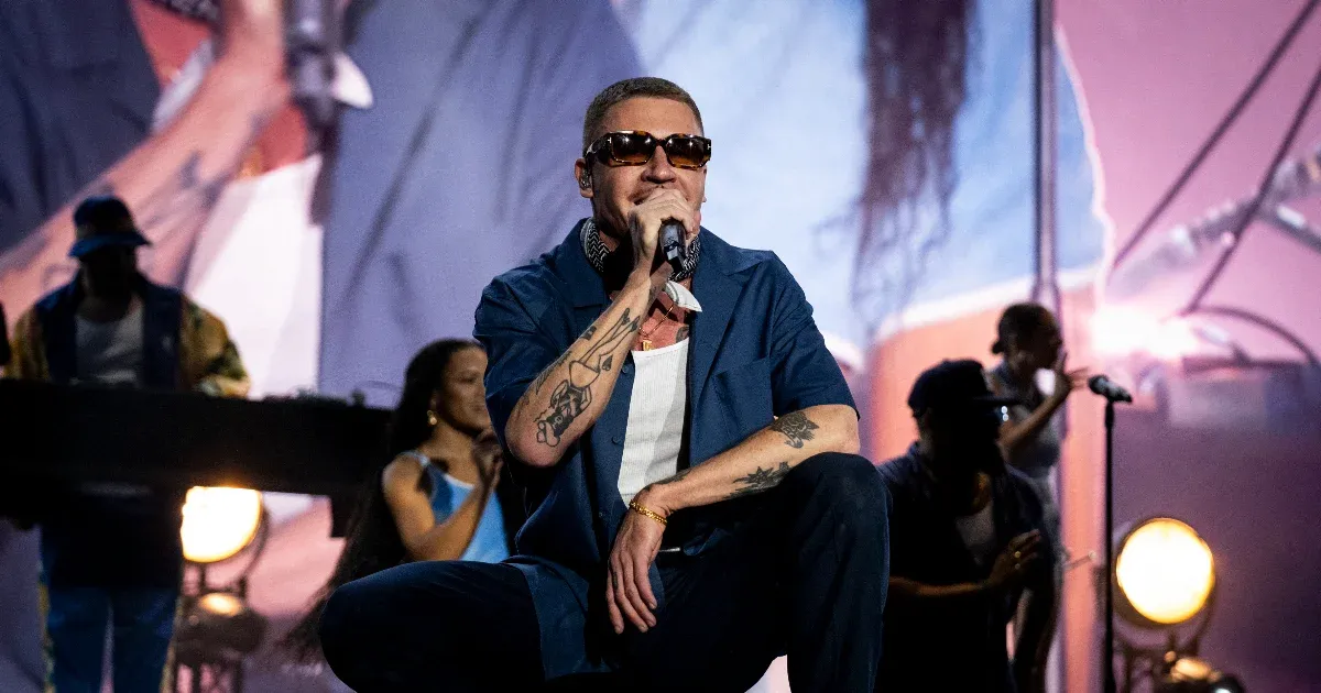 „Bassza meg Amerika” – mondta Macklemore egy Palesztina-párti rendezvényen, majd lefújták a következő koncertjét