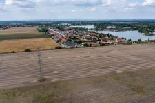 Megszűnik az iskolabusz-szolgáltatás Délegyházán, hóban, fagyban, sárban is gyalog mehetnek iskolába a gyerekek