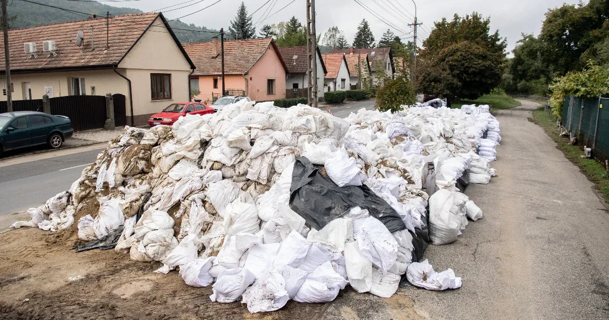 Az árvízi védekezés után elfogyott a lendület, pedig a homokzsákok eltakarítása még bőven hátravan