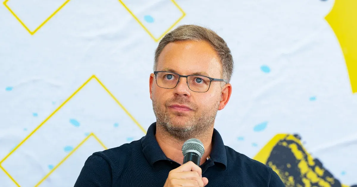 Az elemi szövegértés hiányától a beismert hibáig – az Orbán Balázs-sztori tálalása a kormánymédiában