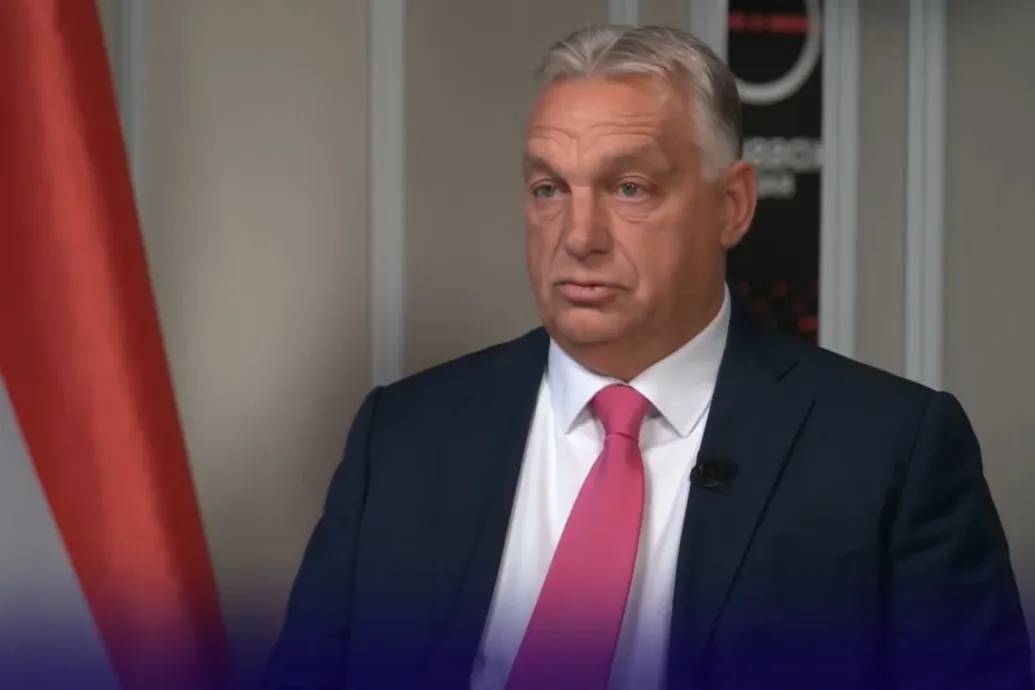 Videón, ahogy Orbán Viktor magyarázkodik Orbán Balázs miatt