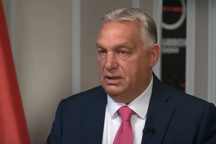 Videón, ahogy Orbán Viktor magyarázkodik Orbán Balázs miatt