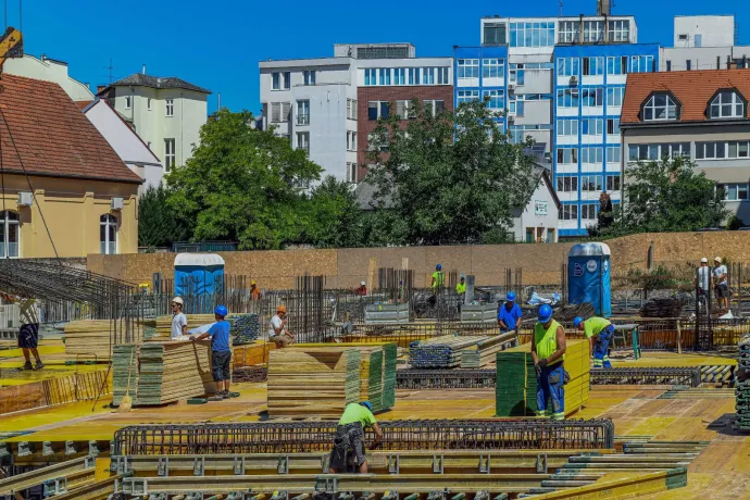 Szigorít a kormány, de ettől nem lesz kevesebb vendégmunkás az országban