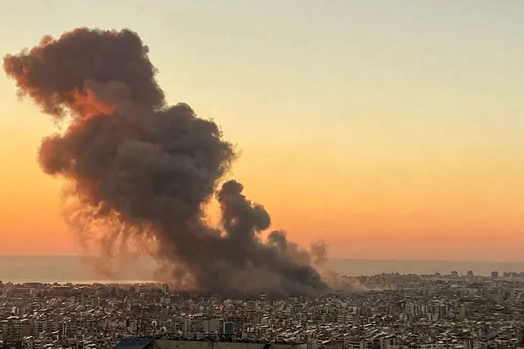 Valószínűleg a Hezbollah vezetőjére vadászva Izrael több tíz tonna bombát dobott Bejrútra