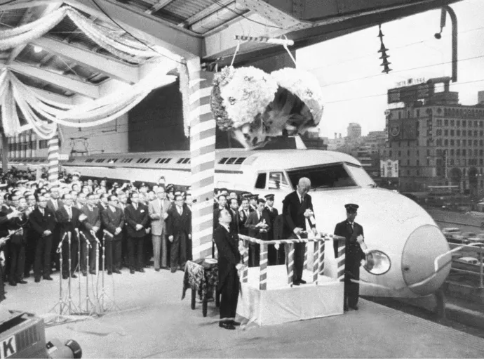 A sinkanszen átadási ünnepsége Tokióban 1964. október 1-jén – Fotó: Sankei Archive / Getty Images