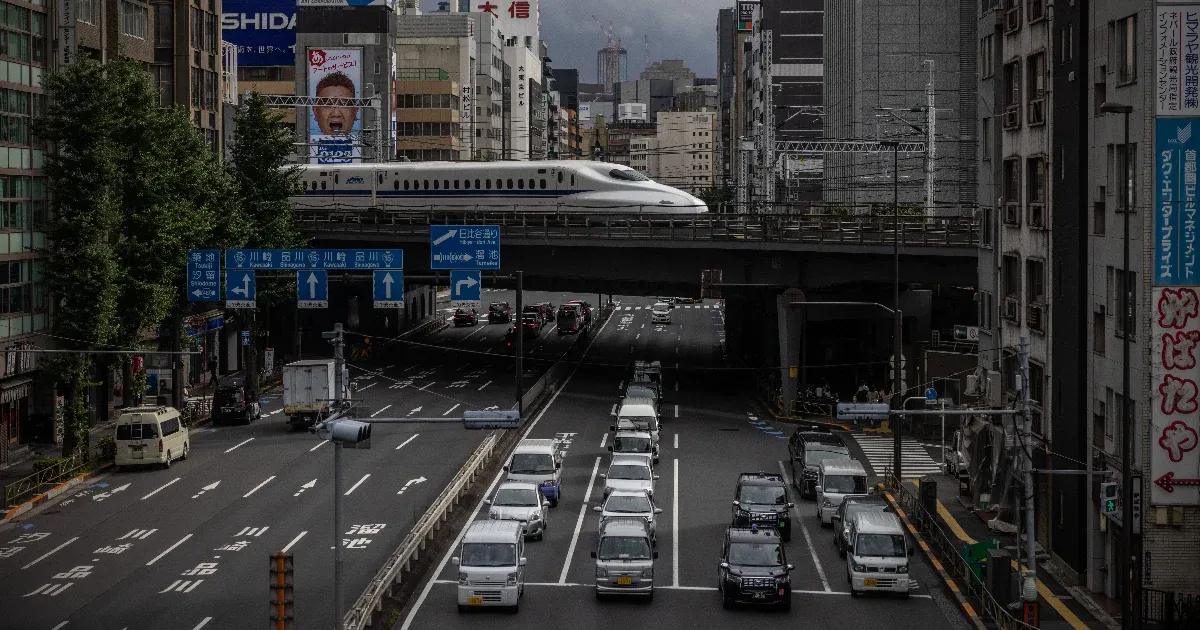 Hatvanéves a japán szupervonat, amit madaraktól lesett trükkökkel csendesítettek le