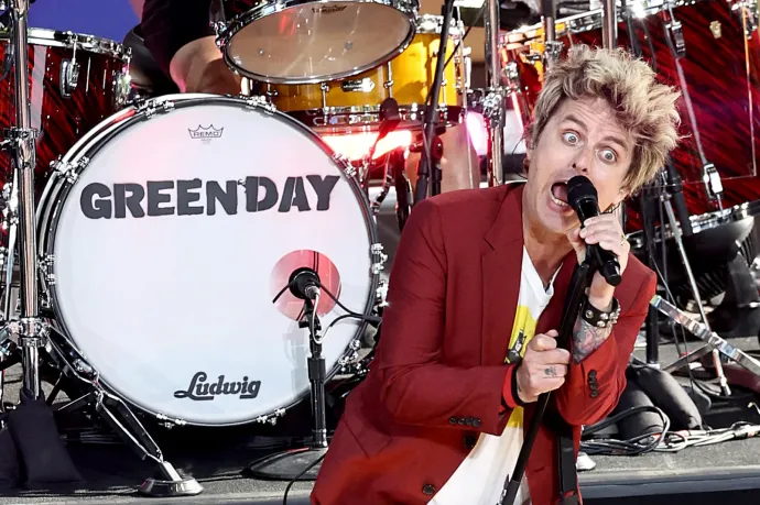 Két Las Vegas-i rádió is letiltotta a Green Dayt, miután Billie Joe Armstrong szarfészeknek nevezte a várost