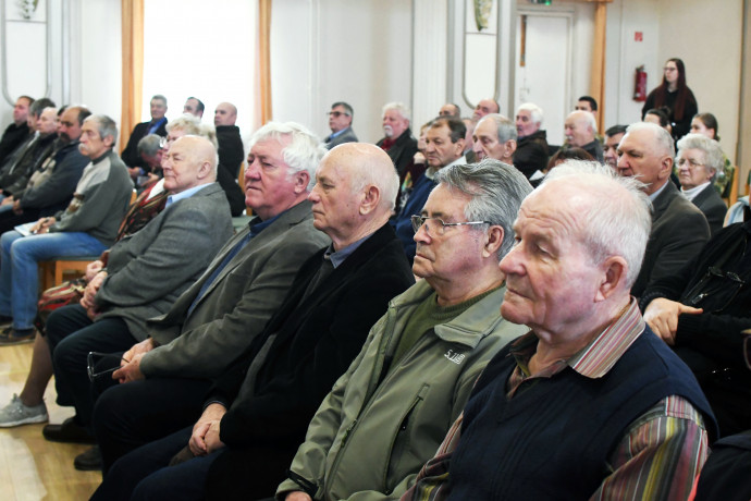 Nem befelé, hanem kifelé tereli a pénzt a nyugdíjrendszerből a kormány