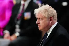 Boris Johnson azt állítja önéletrajzi könyvében, hogy II. Erzsébetnek csontrákja volt